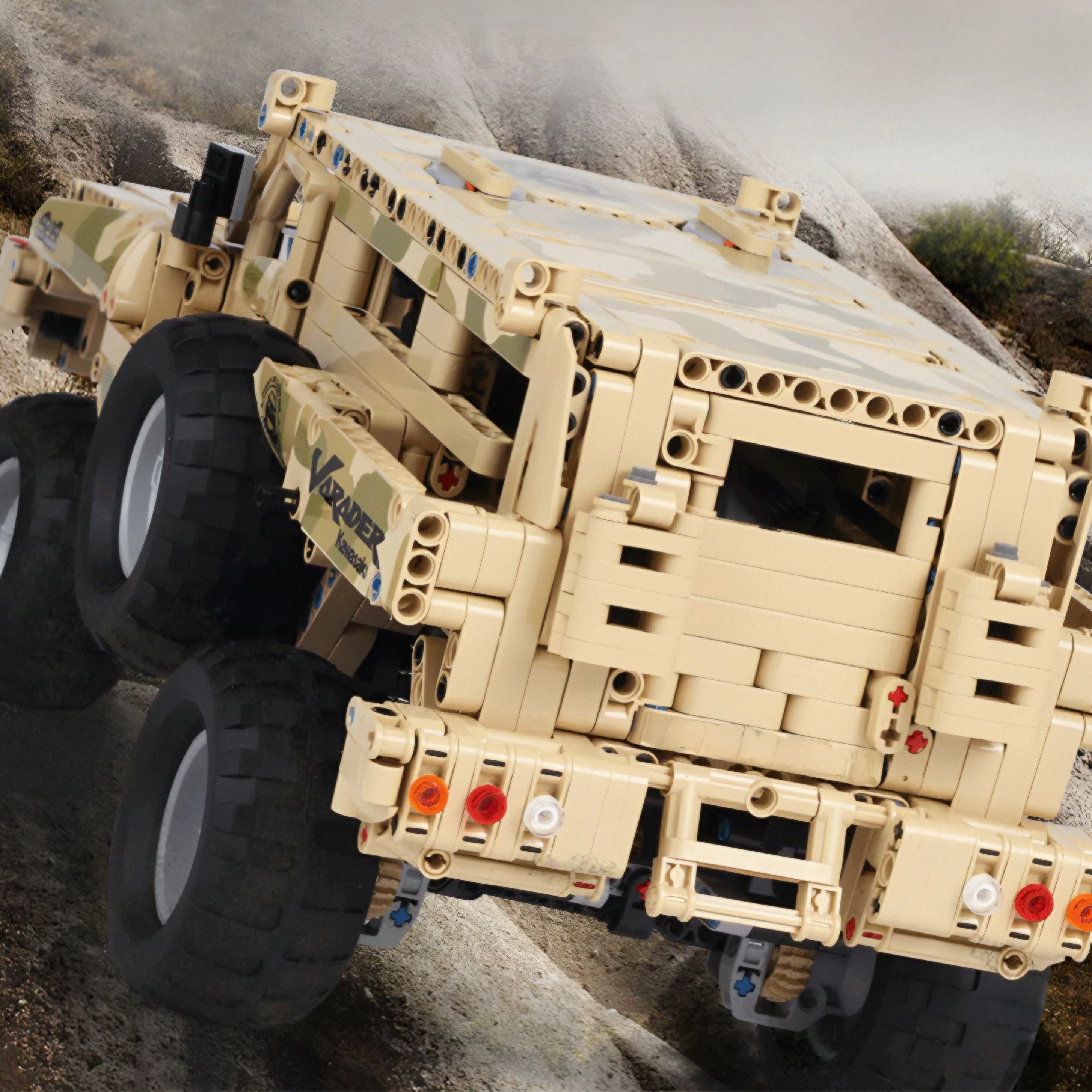 Remote Controlled Military 4x4 | 2032pcs