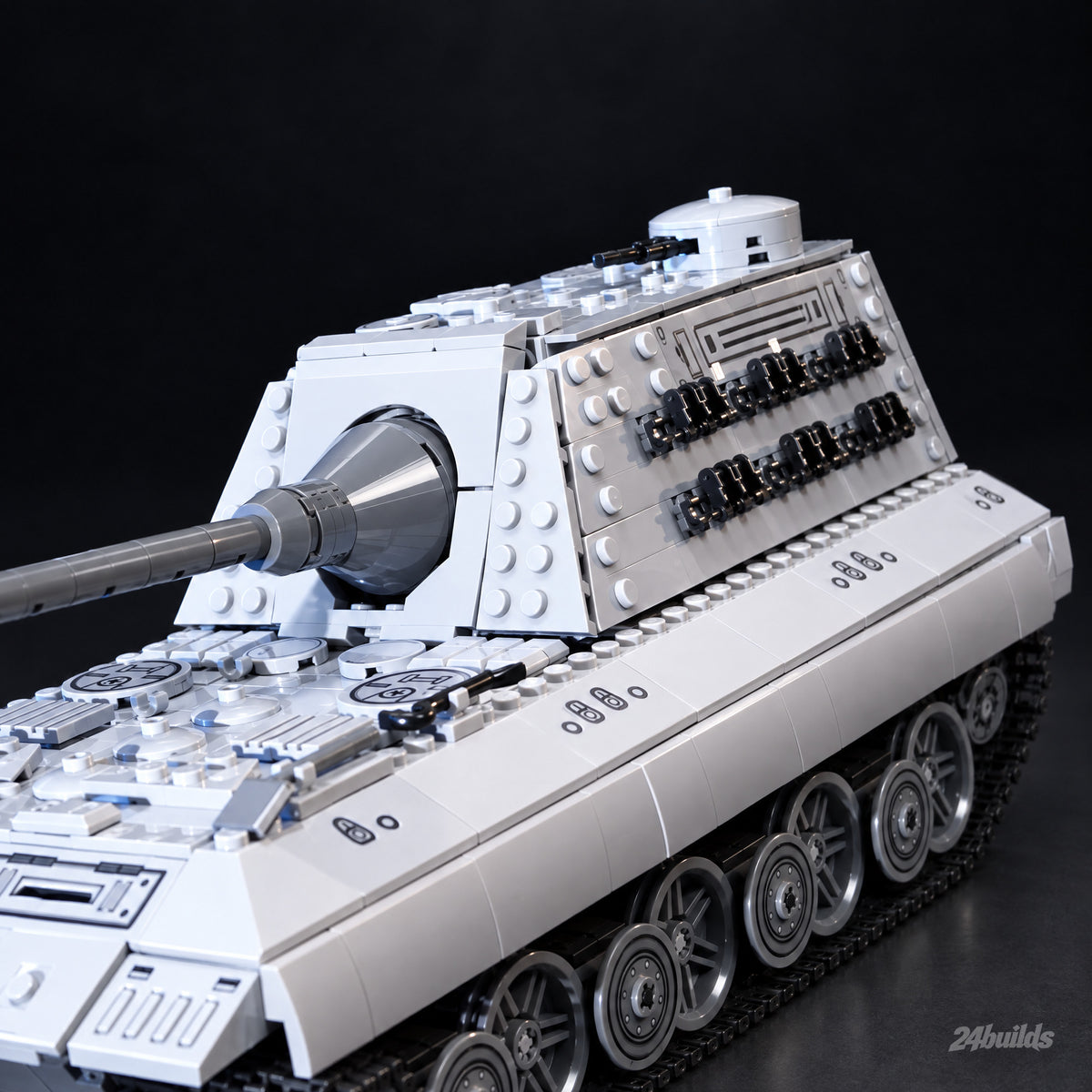 E-100 Super-Heavy Tank brick model, turret side with spare track links, main gun and tracks