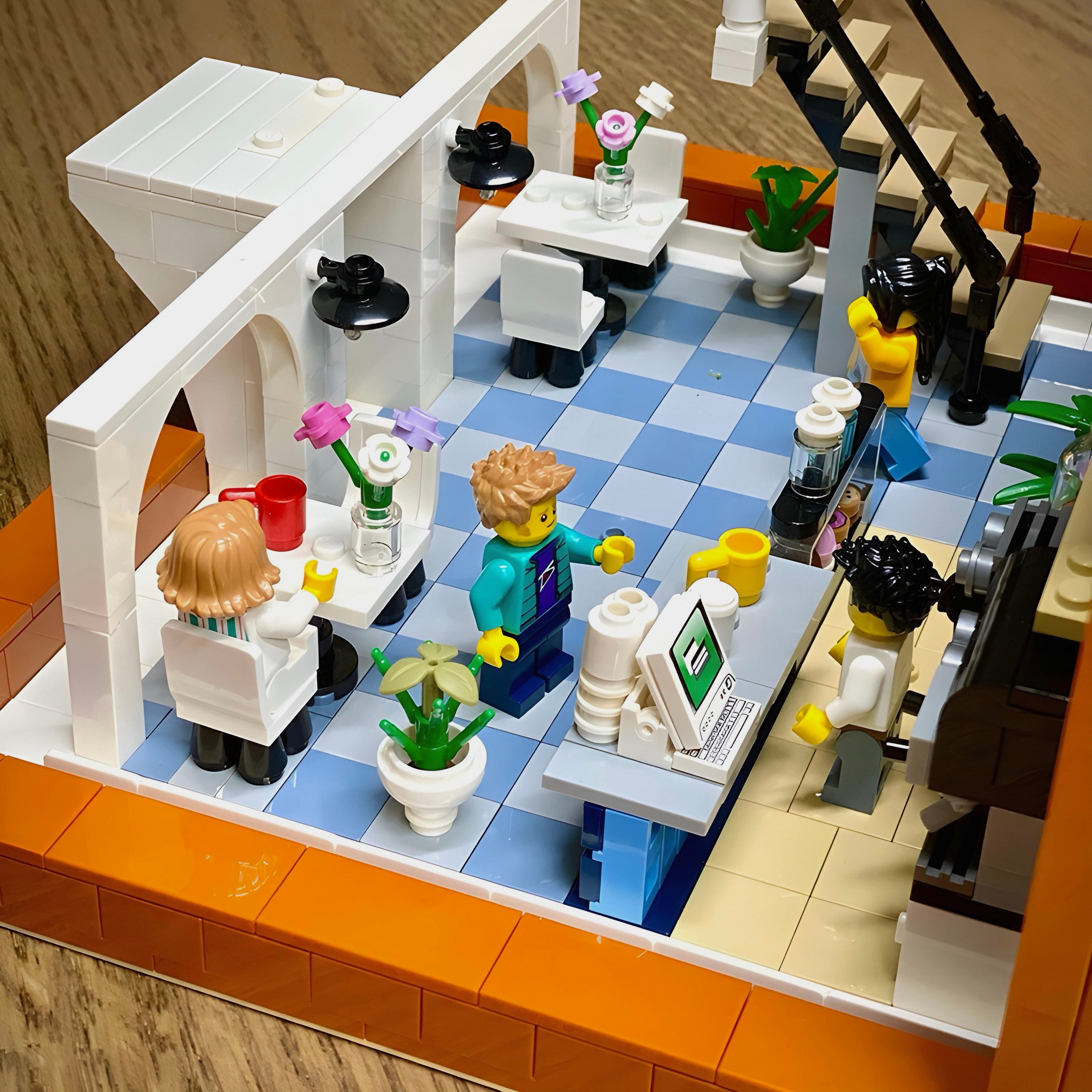 Upside Down Cafe | 3120pcs