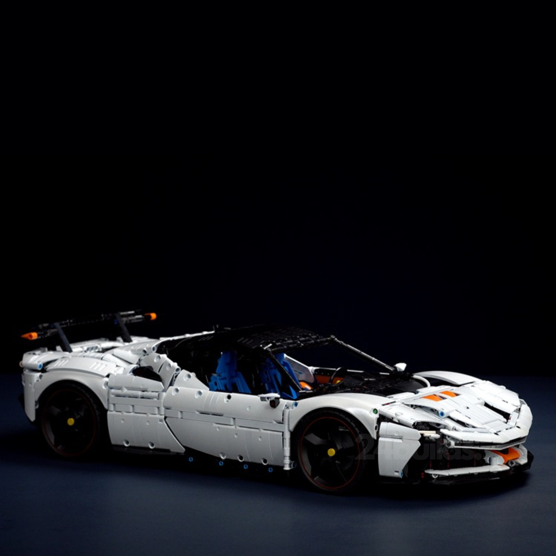 The Ultimate White Spec SF90 | 4204pcs