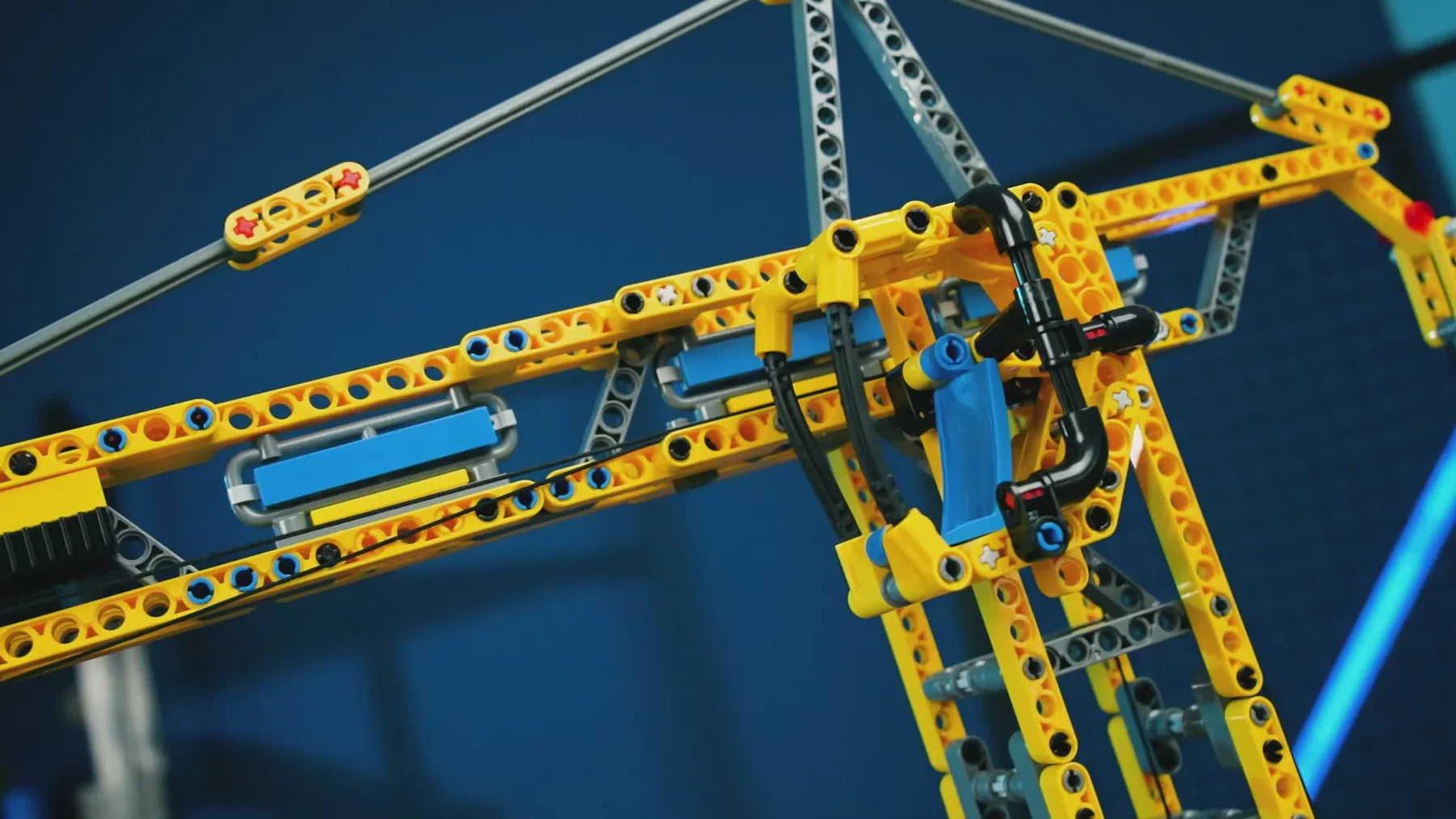 Remote Controlled City Building Crane | 1730pcs