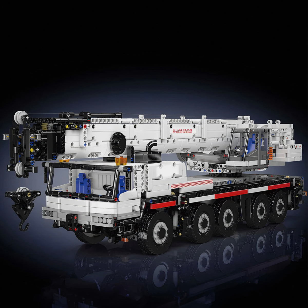 Ten wheels, a 360° turntable and an extending boom