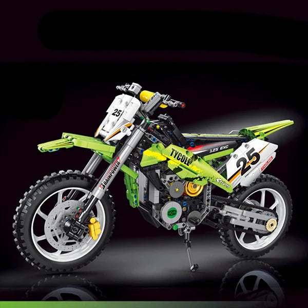 Gänge schalten an einem limettengrünen Crossmotorrad